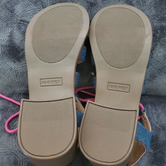 Adorable Nine West girls sandals - Picture 2 of 4